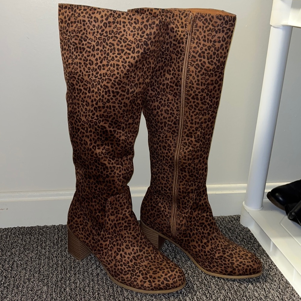Knee boots